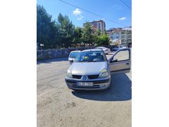 Düşük KM'li 2005 model Renault clio