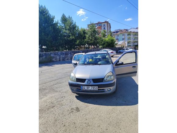 Düşük KM'li 2005 model Renault clio
