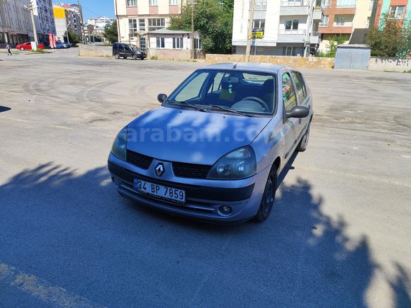 Düşük KM'li 2005 model Renault clio