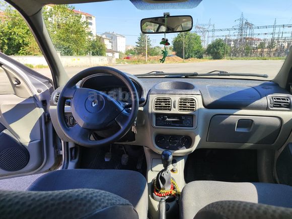 Düşük KM'li 2005 model Renault clio