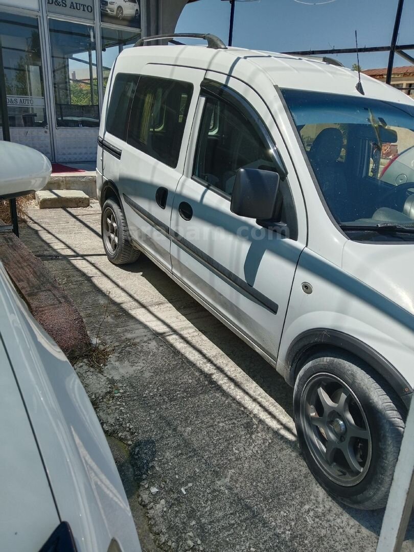Galeriden Opel Combo 1.3 CDTI Comfort 2006 Model Burdur 310.000 km Beyaz 2