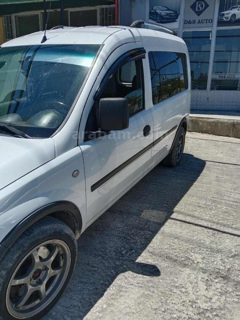 Galeriden Opel Combo 1.3 CDTI Comfort 2006 Model Burdur 310.000 km Beyaz 3
