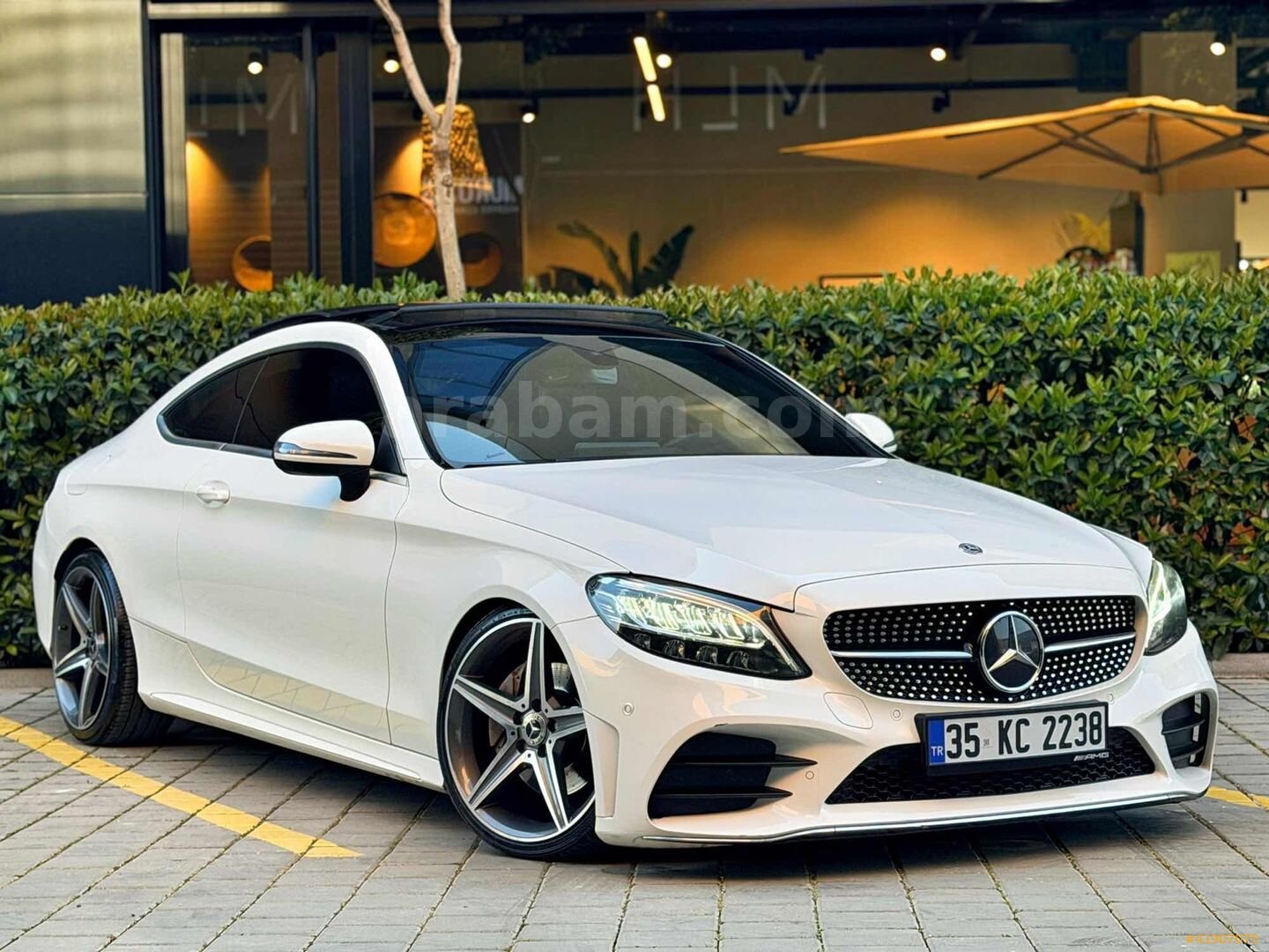Galeriden Mercedes - Benz C 200 AMG 2018 Model İzmir 92.000 km Beyaz 1