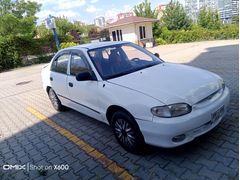 Sahibinden Hyundai Accent 1.3 LS 2000 Model  300.000 km Beyaz