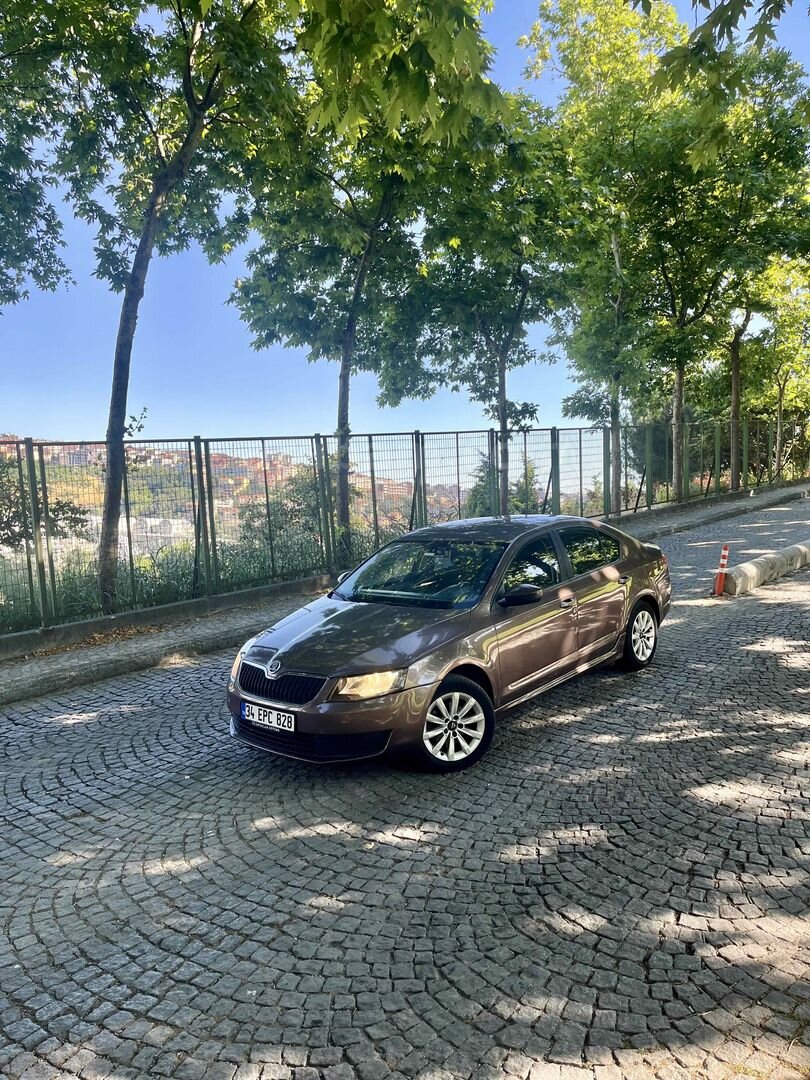 Galeriden Skoda Octavia 1.6 TDI Ambition 2014 Model İstanbul 265.000 km Kahverengi 2