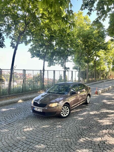 Galeriden Skoda Octavia 1.6 TDI Ambition 2014 Model İstanbul 265.000 km Kahverengi
