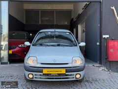 UÇAR'DAN..2001 RENAULT CLİO 1.4 16v OTOMATİK 130.000 KM DE....
