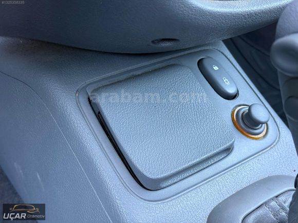 UÇAR'DAN..2001 RENAULT CLİO 1.4 16v OTOMATİK 130.000 KM DE....