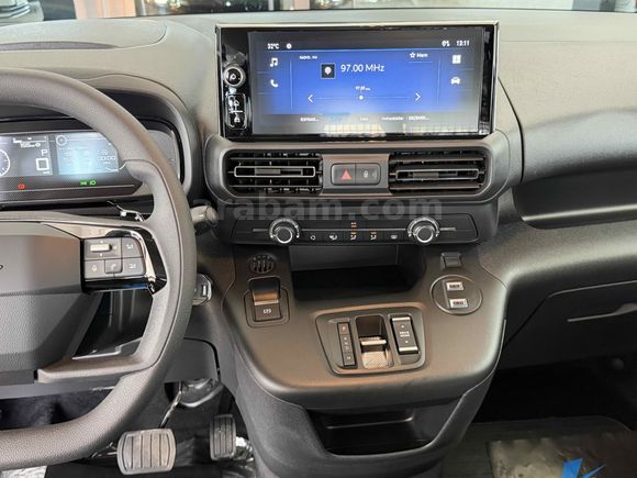Galeriden Sıfır Opel Combo 1.5 CDTI Essential 2025 Model Burdur