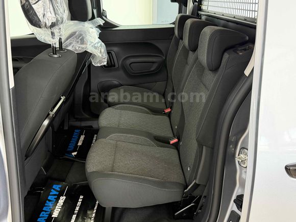 Galeriden Sıfır Opel Combo 1.5 CDTI Essential 2025 Model Burdur