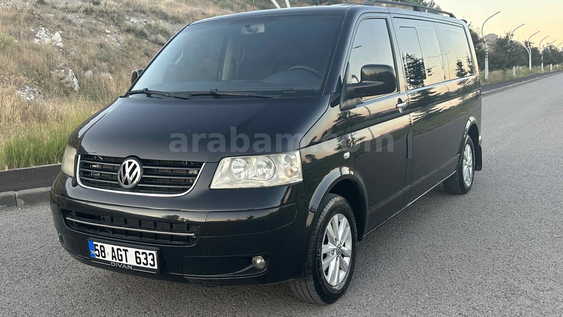 Galeriden Volkswagen Caravelle 2.5 TDI Comfortline 2006 Model Sivas 275.000 km Siyah 3