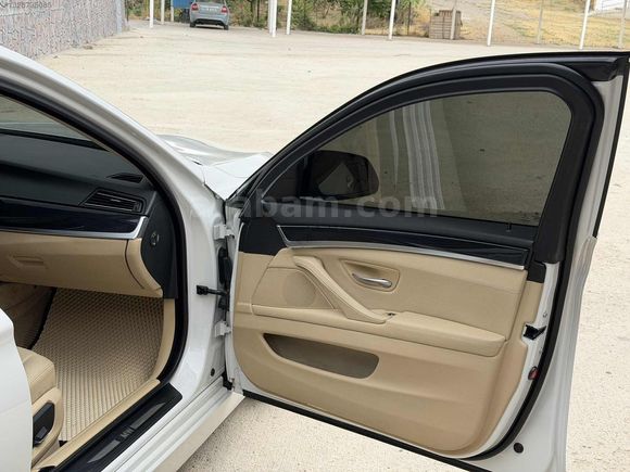 BZ AO AUTO'DAN HATASIZ BOYASIZ 2015 MODEL 520i PREMİUM