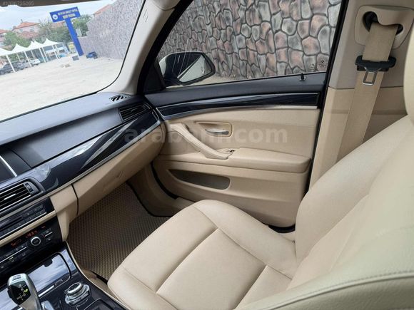 BZ AO AUTO'DAN HATASIZ BOYASIZ 2015 MODEL 520i PREMİUM