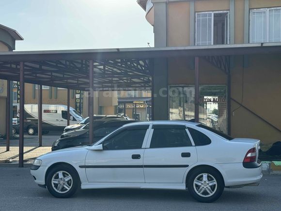 Galeriden Opel Vectra 2.0 GLS 1996 Model Van