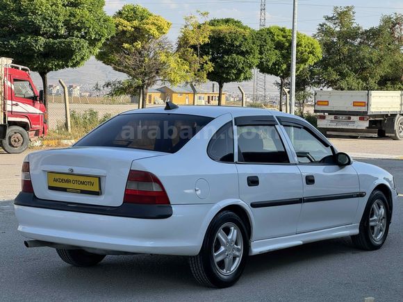 Galeriden Opel Vectra 2.0 GLS 1996 Model Van