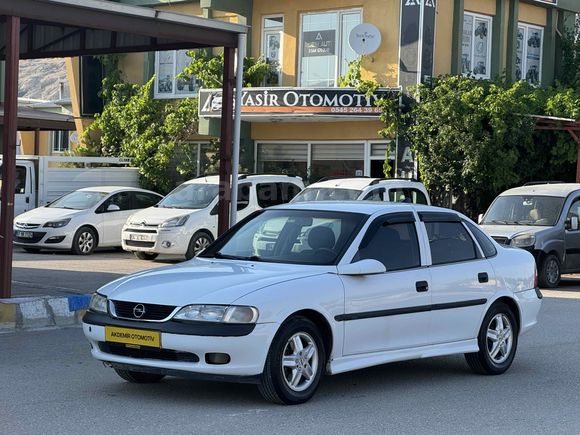Galeriden Opel Vectra 2.0 GLS 1996 Model Van