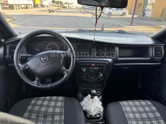 Galeriden Opel Vectra 2.0 GLS 1996 Model Van