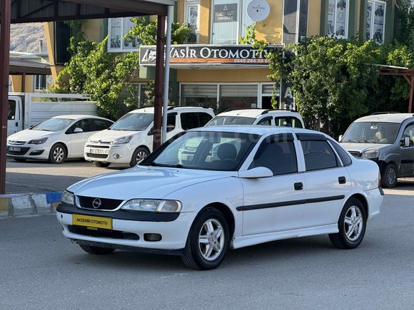 Galeriden Opel Vectra 2.0 GLS 1996 Model Van