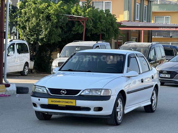 Galeriden Opel Vectra 2.0 GLS 1996 Model Van
