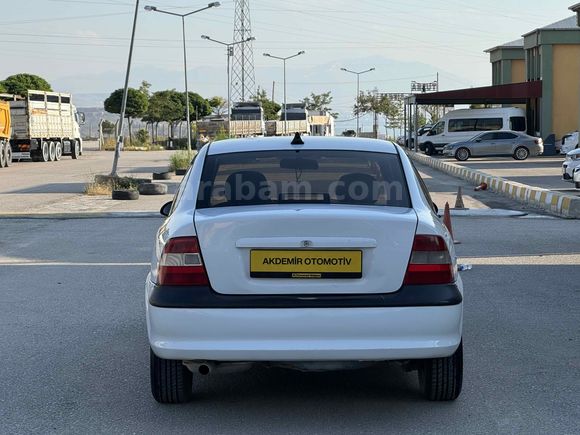 Galeriden Opel Vectra 2.0 GLS 1996 Model Van