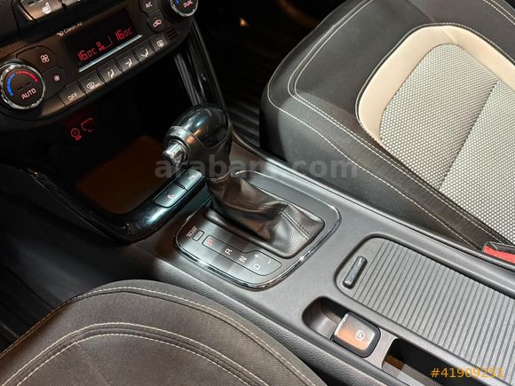 İdeal'den Kıa Ceed 1.6 CRDI Premium Makyajlı Kasa