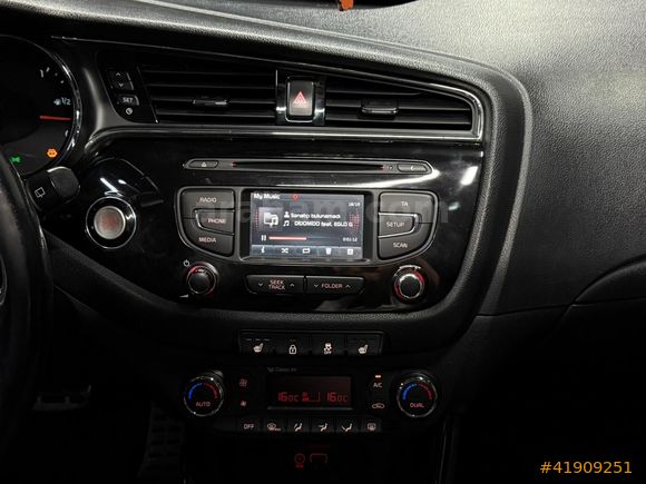İdeal'den Kıa Ceed 1.6 CRDI Premium Makyajlı Kasa