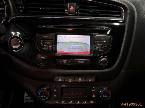İdeal'den Kıa Ceed 1.6 CRDI Premium Makyajlı Kasa