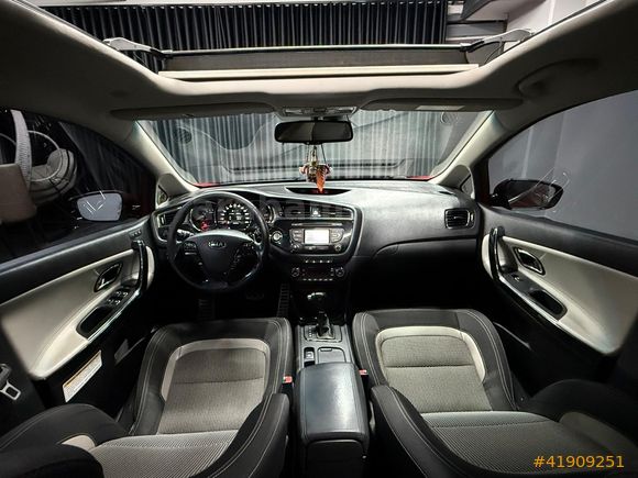 İdeal'den Kıa Ceed 1.6 CRDI Premium Makyajlı Kasa