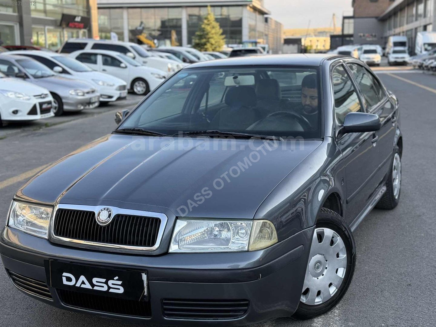 Galeriden Skoda Octavia 1.6 Tour 2009 Model Ankara 314.000 km Füme