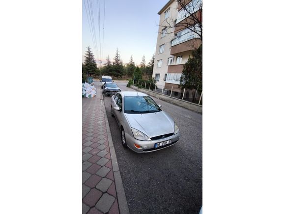 Sahibinden Ford Focus 1.6 Ghia 2001 Model Gri