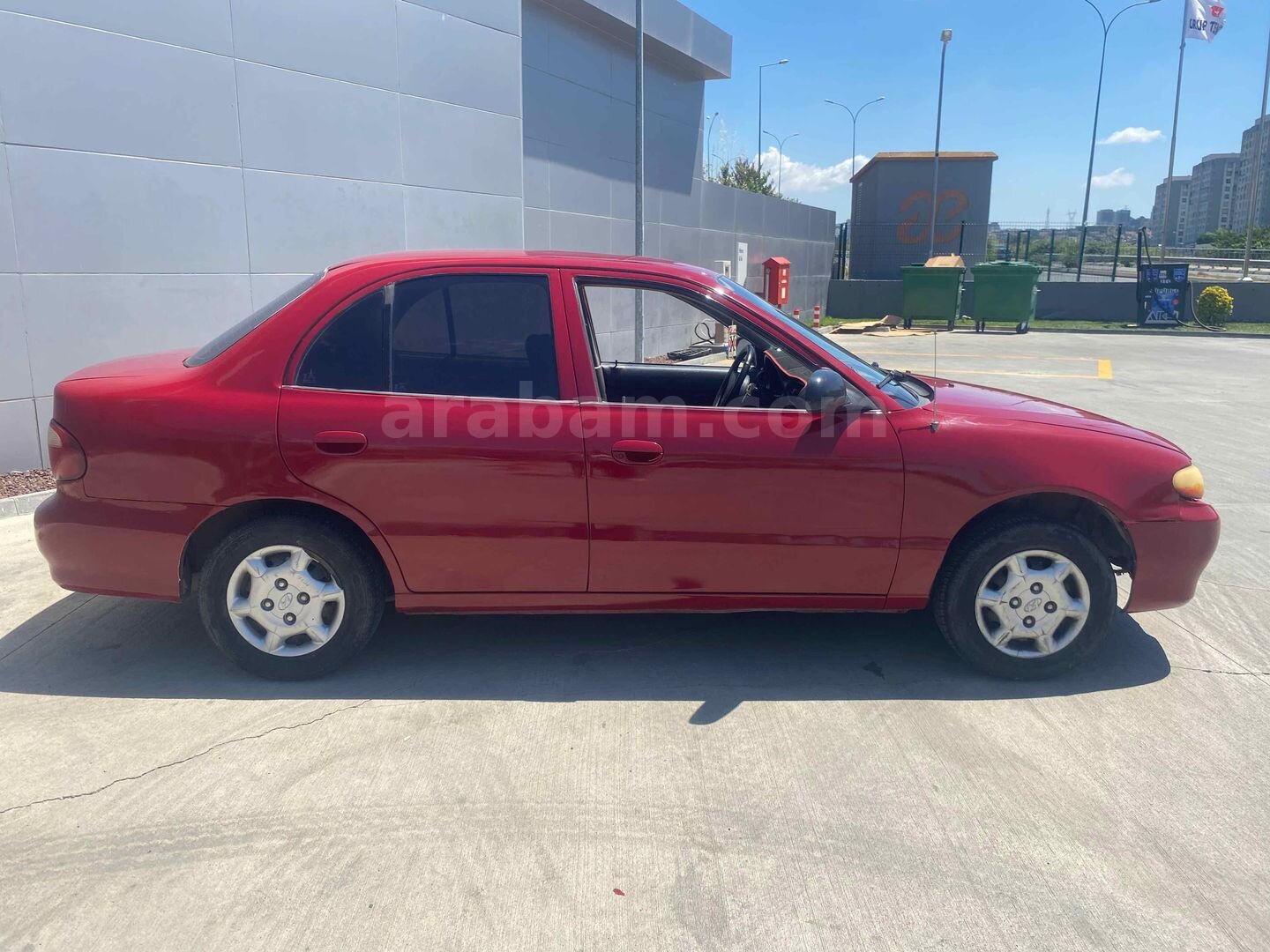 Galeriden Hyundai Accent 1.3 LS 1998 Model İstanbul 268.000 km Kırmızı 2