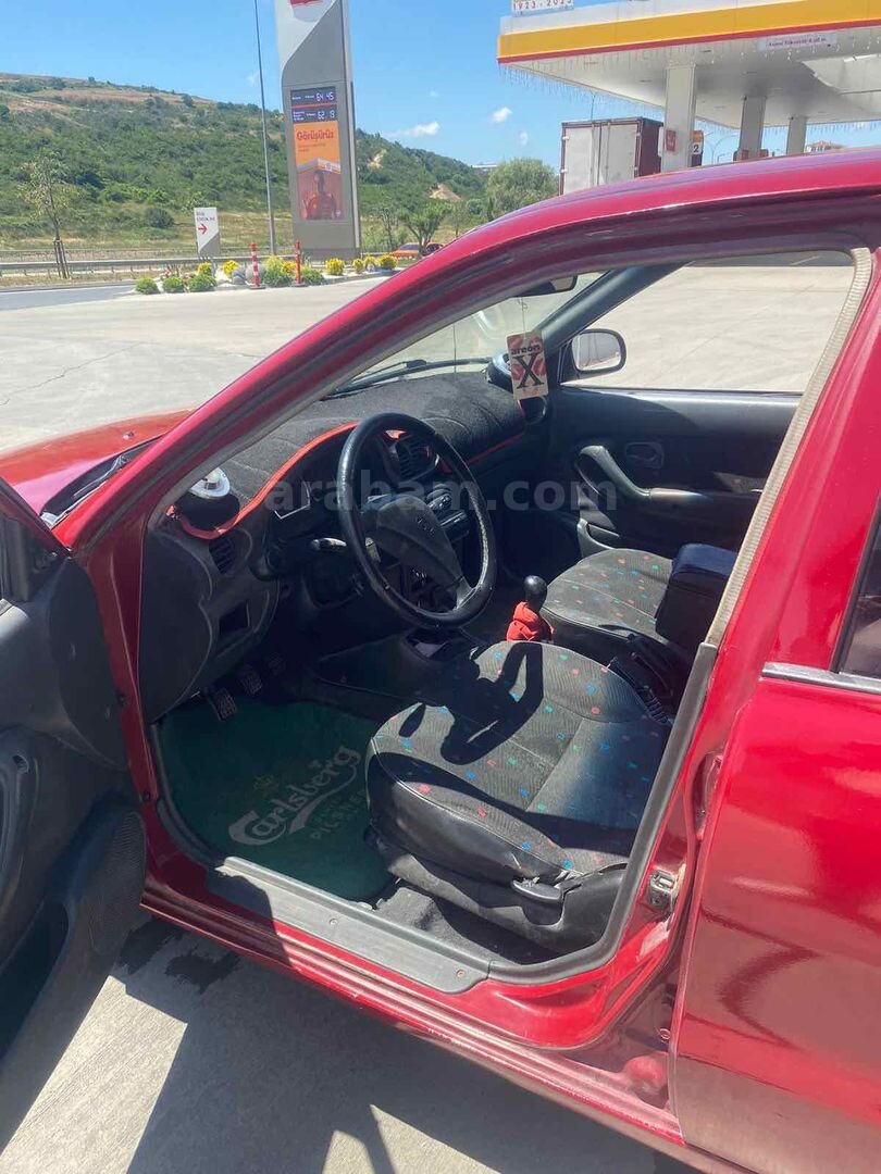 Galeriden Hyundai Accent 1.3 LS 1998 Model İstanbul 268.000 km Kırmızı 6