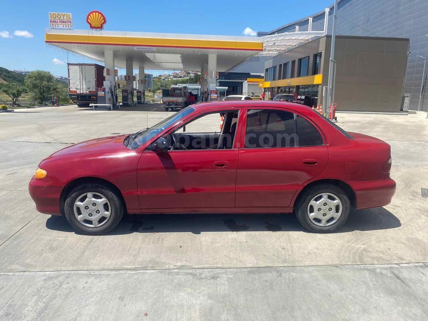Galeriden Hyundai Accent 1.3 LS 1998 Model İstanbul 268.000 km Kırmızı 7
