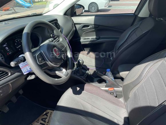 Öğretmenden boyasız, değişensiz Fiat Egea 1.4 Fire 2023 Model  