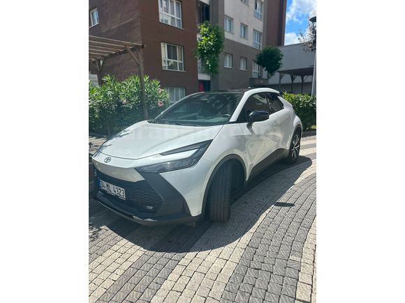 Toyota C-HR 1.8 Hybrid Passion 2024 Model panoramik cam tavan sıfır gibi hatasız boyasız