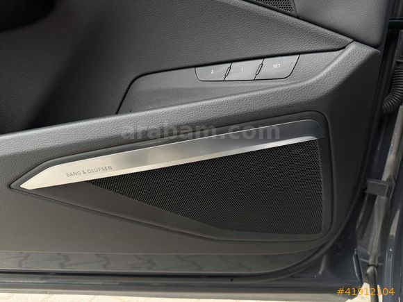 //SAN-CAR//2023 AUDI Q8 E-TRON 55 QUATTRO S LINE BLACK CARBON/