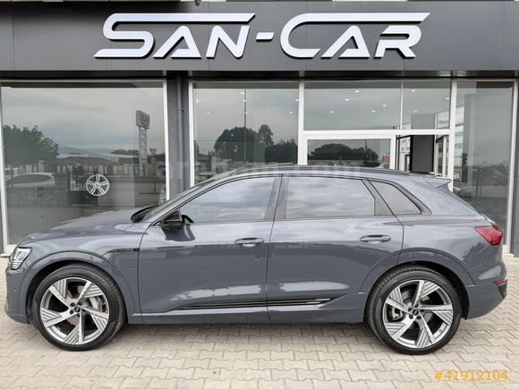//SAN-CAR//2023 AUDI Q8 E-TRON 55 QUATTRO S LINE BLACK CARBON/