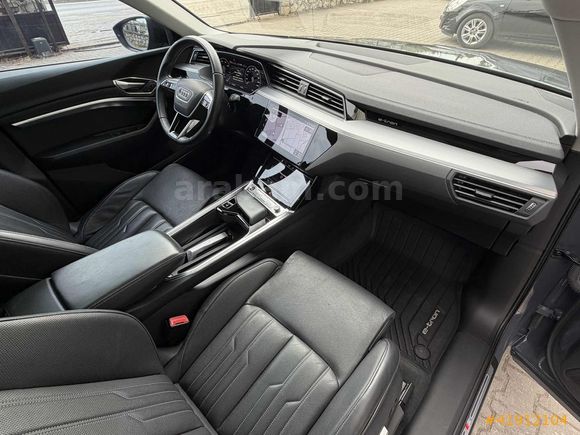 //SAN-CAR//2023 AUDI Q8 E-TRON 55 QUATTRO S LINE BLACK CARBON/