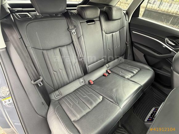 //SAN-CAR//2023 AUDI Q8 E-TRON 55 QUATTRO S LINE BLACK CARBON/