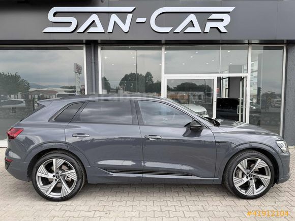 //SAN-CAR//2023 AUDI Q8 E-TRON 55 QUATTRO S LINE BLACK CARBON/