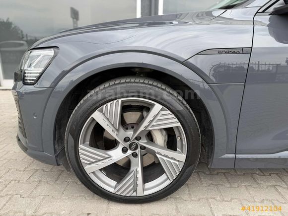 //SAN-CAR//2023 AUDI Q8 E-TRON 55 QUATTRO S LINE BLACK CARBON/