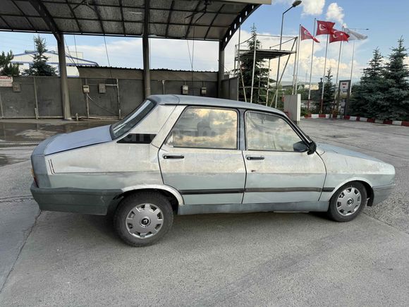 Galeriden Renault R 12 Toros 1990 Model Kars