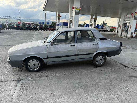 Galeriden Renault R 12 Toros 1990 Model Kars