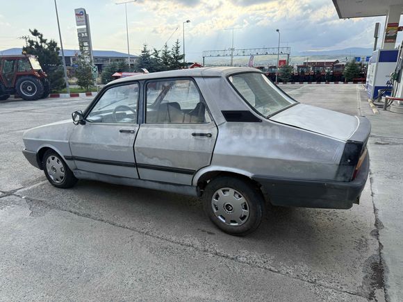 Galeriden Renault R 12 Toros 1990 Model Kars
