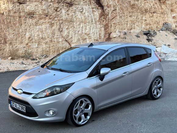 FORD FİESTA TİTANUİM