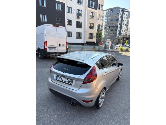 FORD FİESTA TİTANUİM