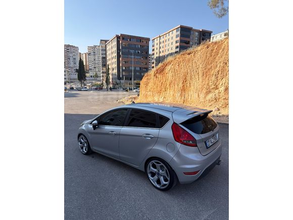 FORD FİESTA TİTANUİM