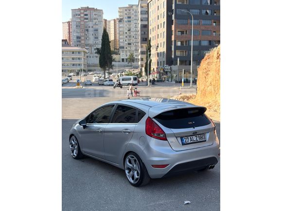 FORD FİESTA TİTANUİM