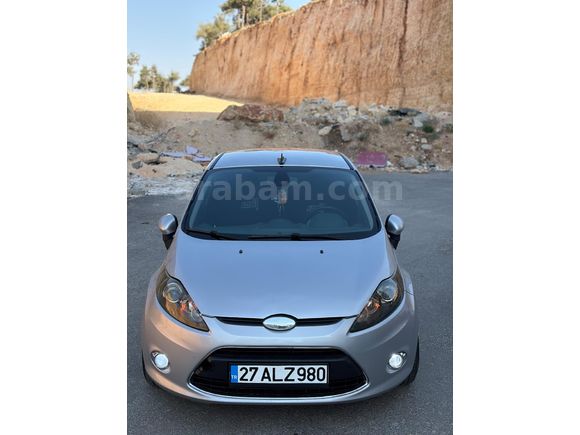 FORD FİESTA TİTANUİM