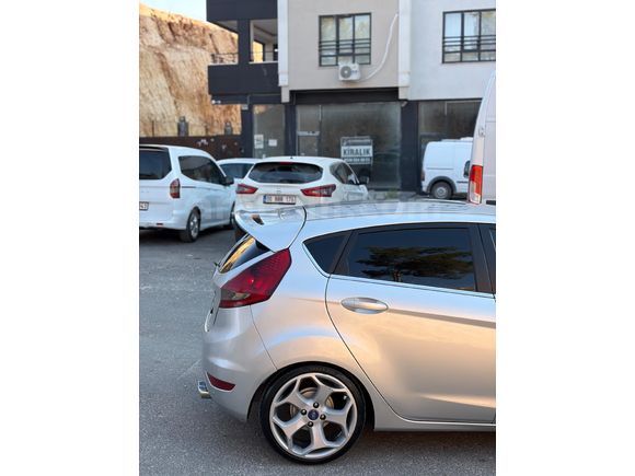 FORD FİESTA TİTANUİM